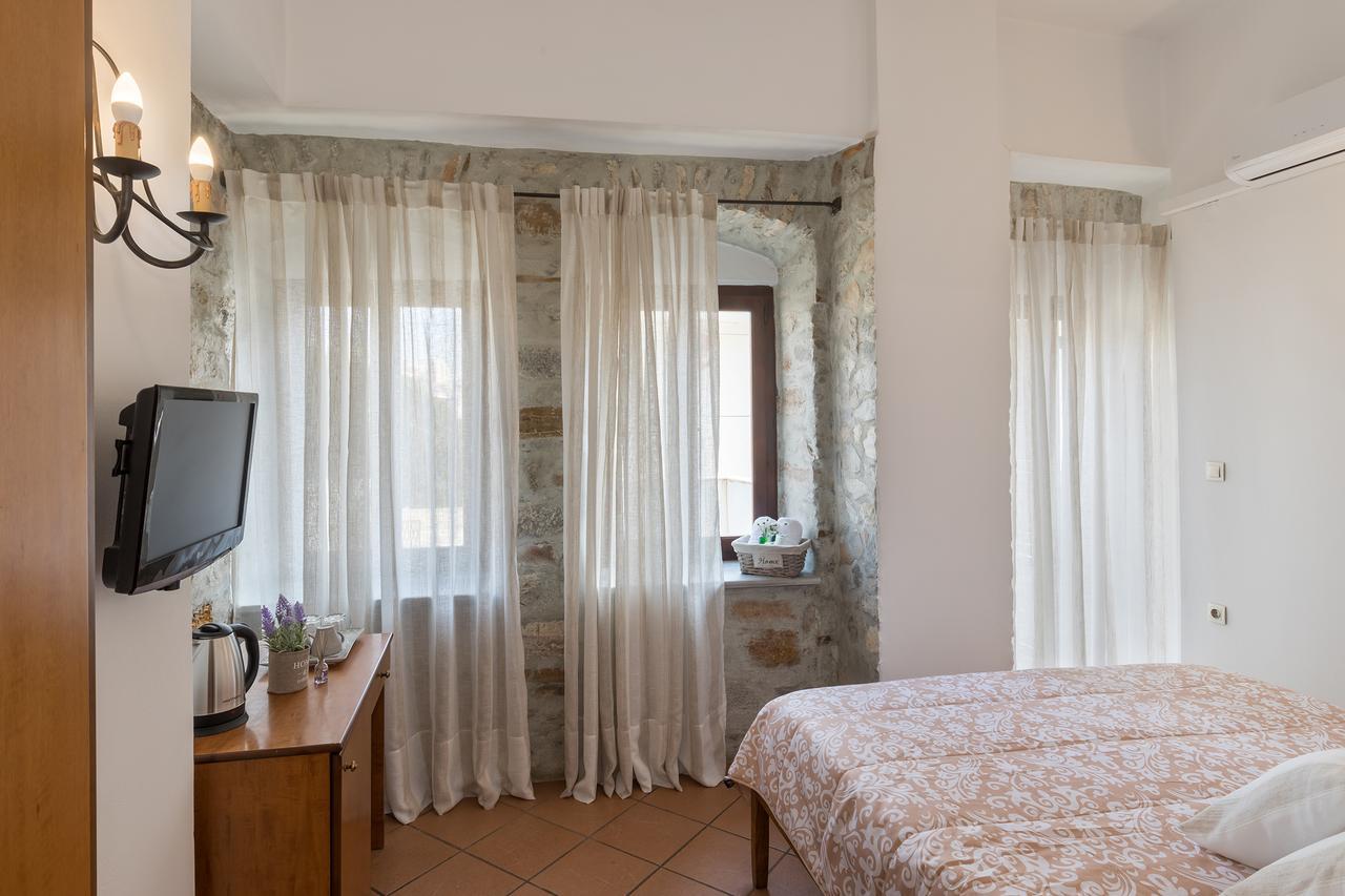 Iliada Hotel Ермополи Екстериор снимка